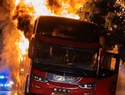Bus Makmur Rute Dumai–Medan Hangus Terbakar di Labura, Jalinsum Lumpuh Total