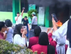 Protes Kenaikan Biaya KKN, Mahasiswa UISU Gelar Demo: Pendidikan Bukan Komoditas