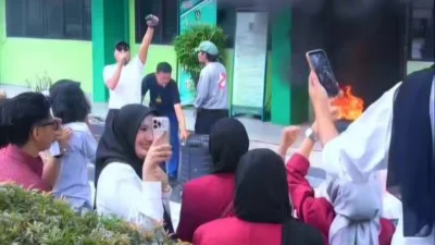 Protes Kenaikan Biaya KKN, Mahasiswa UISU Gelar Demo: Pendidikan Bukan Komoditas