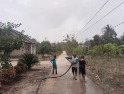 Quary Aktif di Dusun Kiyam Purwodadi Konsisten Terapkan K3L, Penyiraman Jalan Jadi Perhatian